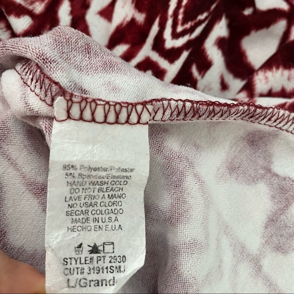 No brand geometric red/ beige top L - Picture 3 of 4